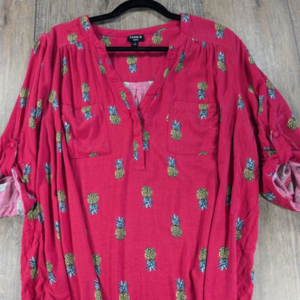 Torrid Top Womens 1X Pink Pineapple All Over Pineapple Print Roll Tab Sleeve